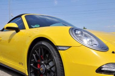 Yellow Porsche 911 Carrera 4 GTS
