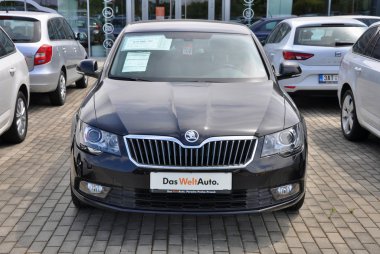 Skoda Superb in front of car store