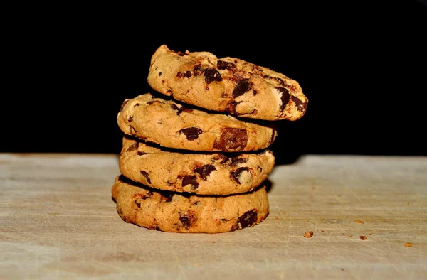 Biscotti al cioccolato su sfondo — Foto Stock
