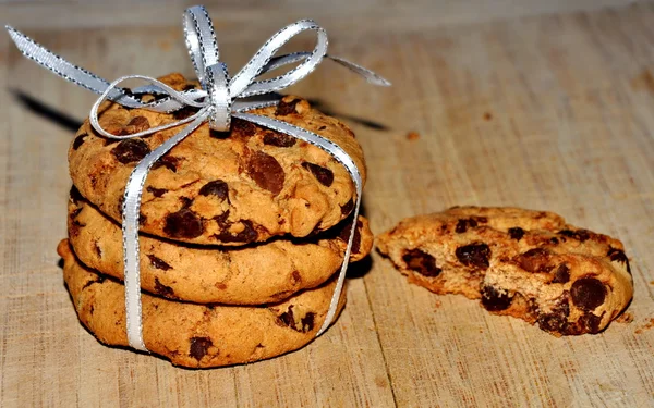 Galletas de chocolate sobre fondo —  Fotos de Stock