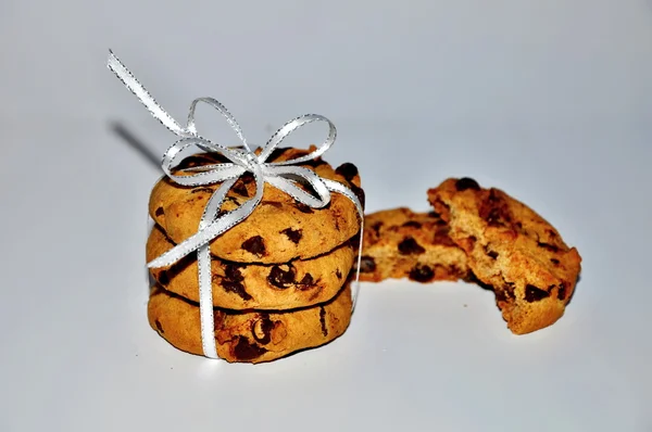 Galletas de chocolate sobre fondo — Foto de Stock