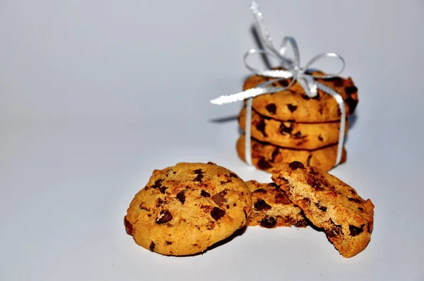 Biscoitos de chocolate no fundo — Fotografia de Stock