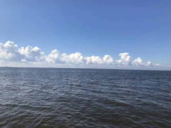 Sunny Day Clouds Clear Sky Open Water — Stock Photo, Image