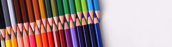 Background colored pencils with tips facing each aligned diagona — Stock Photo, Image