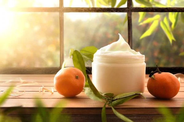 Crema Natural Para Piel Con Extracto Mandarina Con Frutas Hojas — Foto de Stock