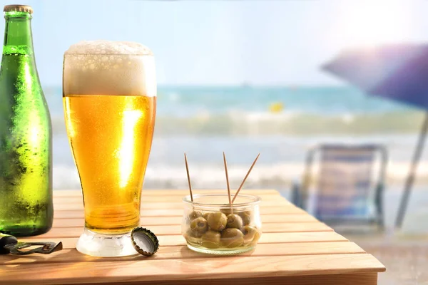 Beach Bar Concept Wooden Table Beer Olives Nibble Beach Background — Stock Photo, Image