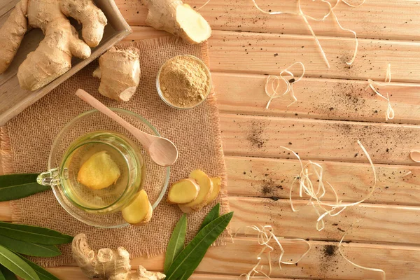 Organic Ginger Infusion Wooden Table Field Root Ginger Powder Leaves — Stock Photo, Image