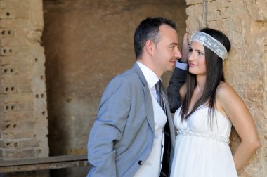 damat gelini kalıntıları bir depoda bakıyorsun