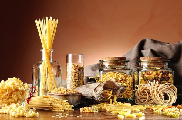 Samenstelling met verschillende soorten pasta overzicht — Stockfoto