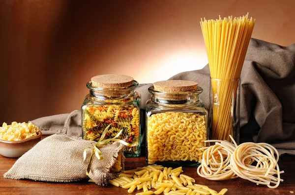 Composizione con vari tipi di pasta — Foto Stock