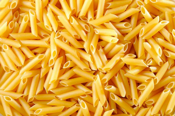 Achtergrond textuur van ongekookt macaroni — Stockfoto