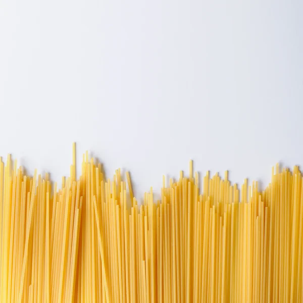 Isolerade undersidan spaghetti — Stockfoto