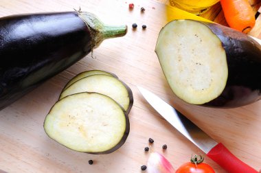 Yönetim Kurulu üstten görünüm kesme hazırlanmış patlıcan