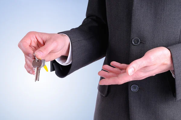 Half lateral body commercial agent with keys in hand isolated — Stock Photo, Image