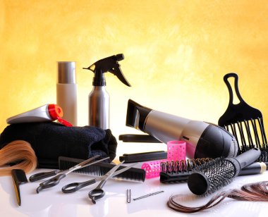 Cam masa yatay kompozisyona kuaförlük makaleler ayarla