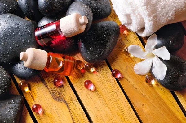 Containers and oil balls and essences on wooden top view — Stock fotografie