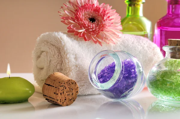 Oils and bath salts on white glass table close-up front — Stockfoto