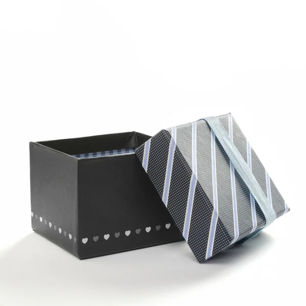 Caja de regalo negra abierta con cinta y líneas azules Front —  Fotos de Stock