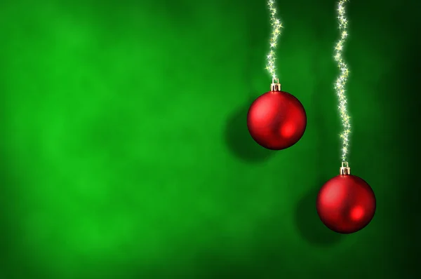 Kırmızı topları ve şerit yıldız Noel yeşil arka plan — Stok fotoğraf
