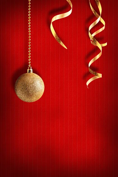 Natal fundo vermelho com bolas e fita com linha de textura — Fotografia de Stock