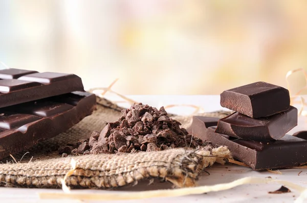 Artisan chocolate broken tablet stack with portions and chunks h — Stockfoto