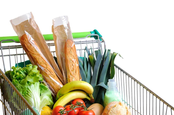 Carro de compras lleno de alimentos aislados blanco — Foto de Stock