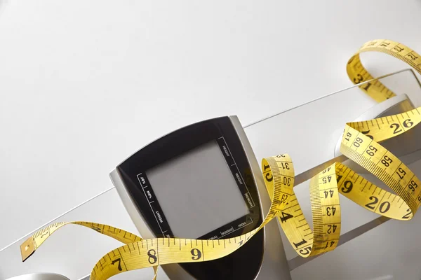 Nutrition and weight control concept with scale and tape top — Zdjęcie stockowe