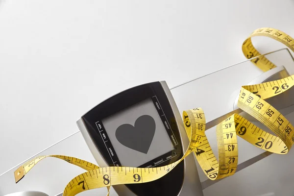 Scale with healty heart message and measuring tape top — Stock Photo, Image