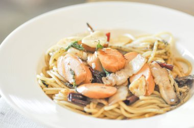 acılı spagetti, sosis spagetti arka plan bulanıklık