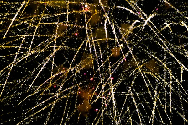 Tűzijáték éjjel életlenítés háttér — Stock Fotó
