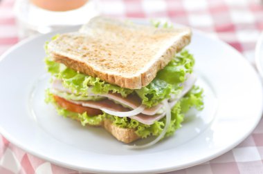 jambonlu peynirli sandviç