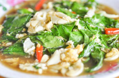 tavada kızartılmış melinjo sebze ve tavada kızartılmış veya tavada kızartılmış vegeta