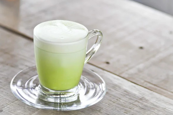 sıcak süt yeşil çay