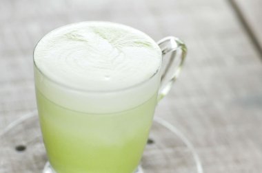  sıcak süt yeşil çay