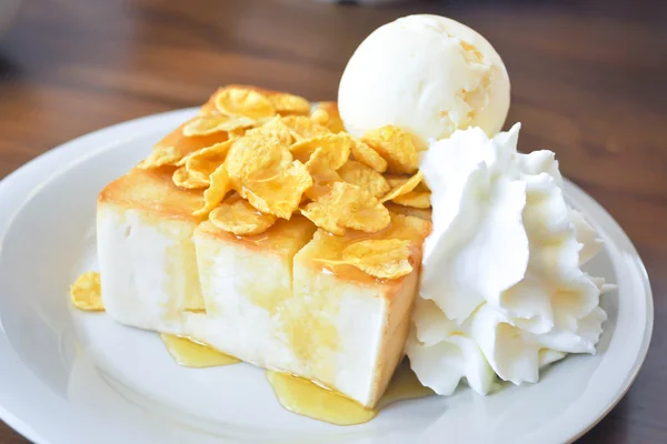 Honey toast with ice cream and cereal — Stock Photo, Image