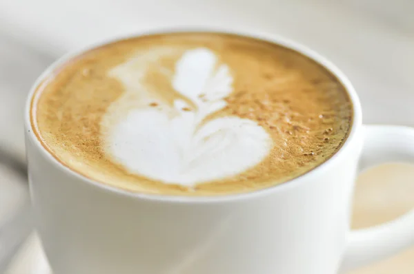 Κύπελλο του καφέ καπουτσίνο, ζεστό καφέ — Φωτογραφία Αρχείου