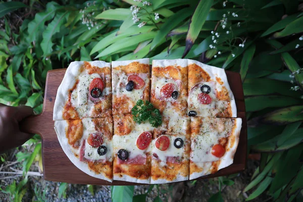 Ham Cheese Pizza Tomato Olive Tray — Stock Photo, Image