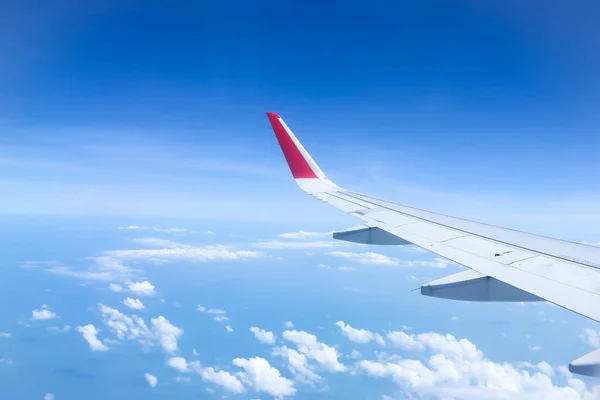 Himmel Und Flügel Des Flugzeugs Himmelshintergrund — Stockfoto