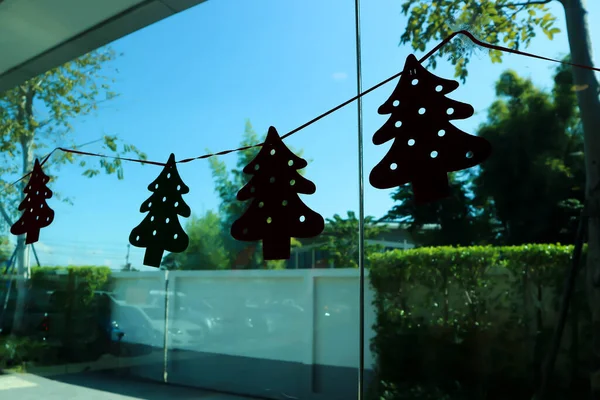 Christbaum Und Weihnachtsschmuck Ersten Weihnachtsfeiertag — Stockfoto