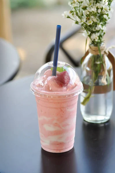 Frullato Allo Yogurt Alla Fragola Frullato Bacche Miste Vaso — Foto Stock