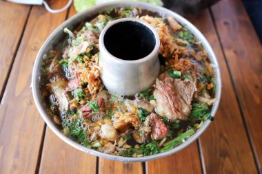 Çorba, biftek çorbası ya da çorbasız şehriye.