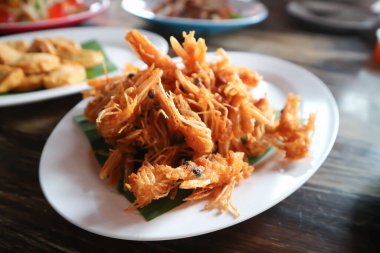 Kızarmış karides, kızarmış karides veya karides köftesi.