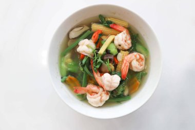 Karides çorbası, karides ve sebze çorbası ya da Tayland usulü baharatlı çorba.