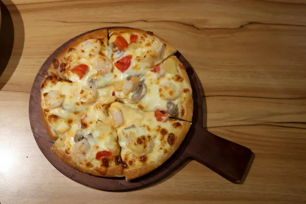 Garnalen Pizza Zeevruchten Pizza Voor Serveren — Stockfoto
