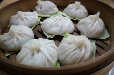 Buğulanmış top, Çin buğulama köfte ya da buharda pişmiş çörek ya da Xiao long bao.