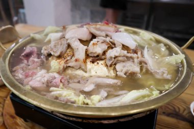 Izgara domuz eti veya ızgara domuz eti fırında, Tayland yemeği ve Kore yemeği.