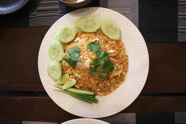 Aduk Nasi Goreng Dengan Kepiting Dan Cumi Cumi Makanan Thailand — Stok Foto