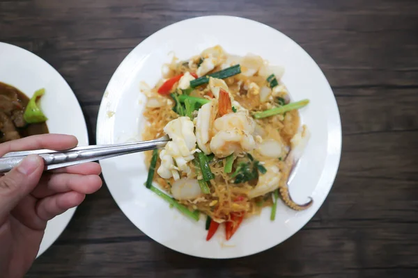 Mescolare Calamari Fritti Gamberetti Vermicelli Verdure — Foto Stock