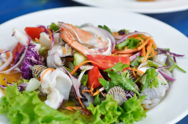 샐러드나매운 해산물 샐러드 타이매운 샐러드 — 스톡 사진