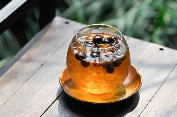 Çay, cascara çayı ya da çay servisi için vişne çayı.